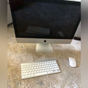 IMac desktop with wireless keyboard no power cord or batteries included.